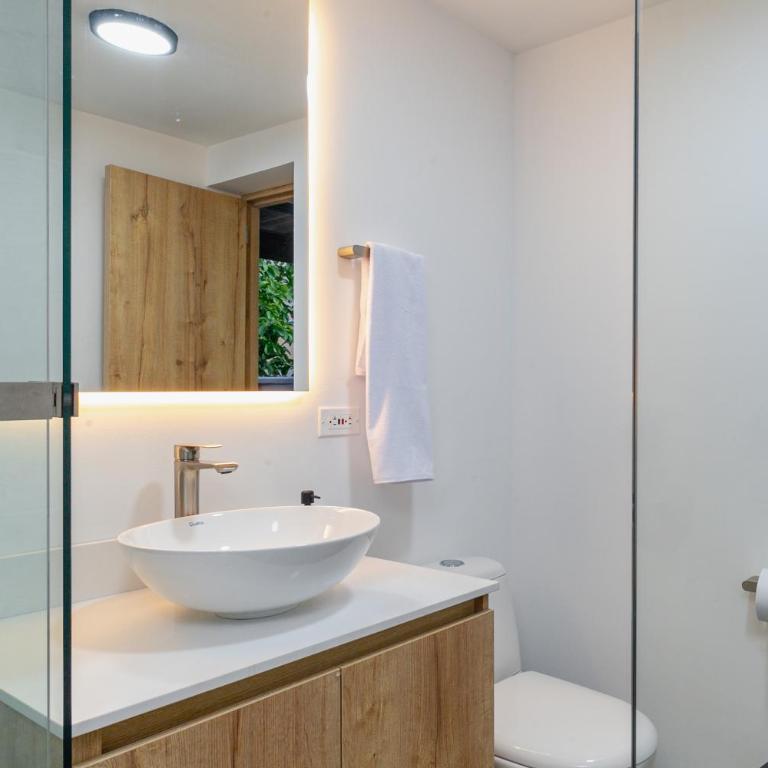B3 4BR Poblado Penthouse wit AC and Jacuzzi - Apartment - 9