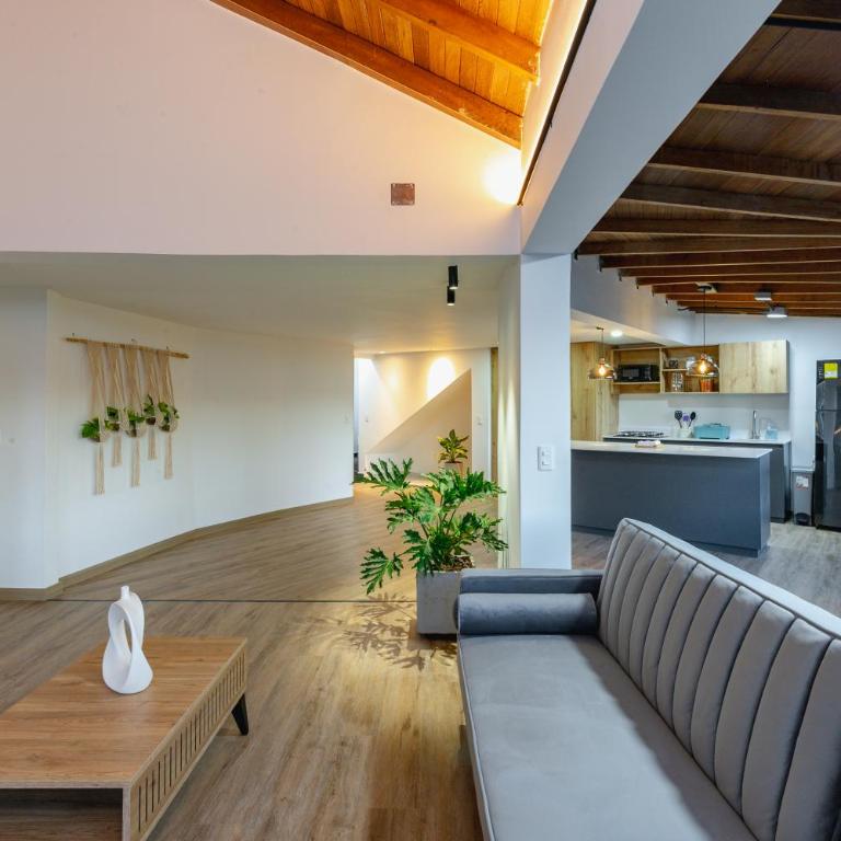 B3 4BR Poblado Penthouse wit AC and Jacuzzi - Apartment - 15