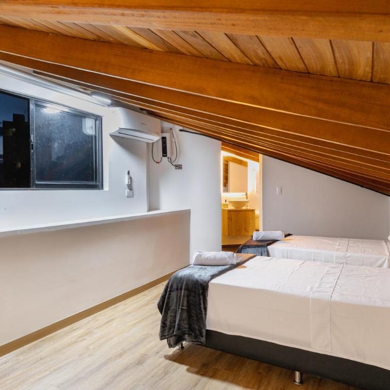 B3 4BR Poblado Penthouse wit AC and Jacuzzi - Apartment - 20