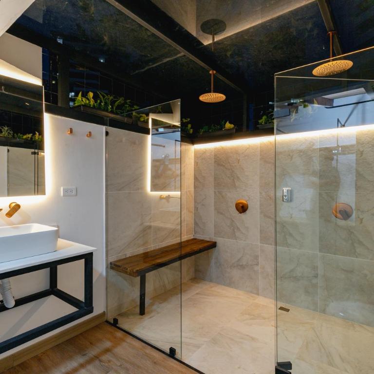 B3 4BR Poblado Penthouse wit AC and Jacuzzi - Apartment - 46