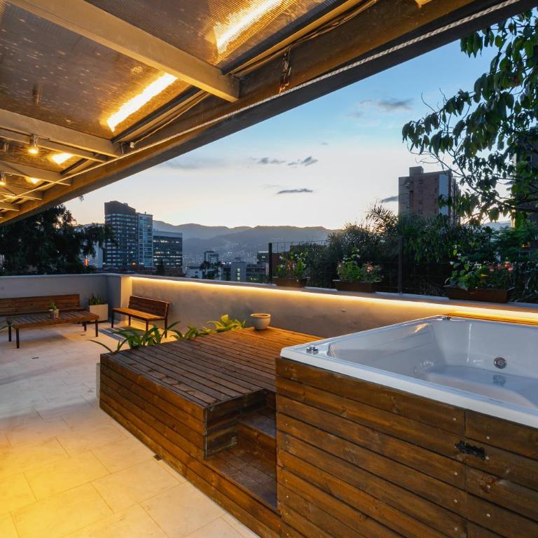 B3 4BR Poblado Penthouse wit AC and Jacuzzi - Apartment - 57