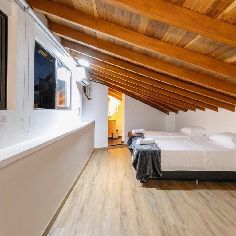 B3 4BR Poblado Penthouse wit AC and Jacuzzi - Apartment - 54