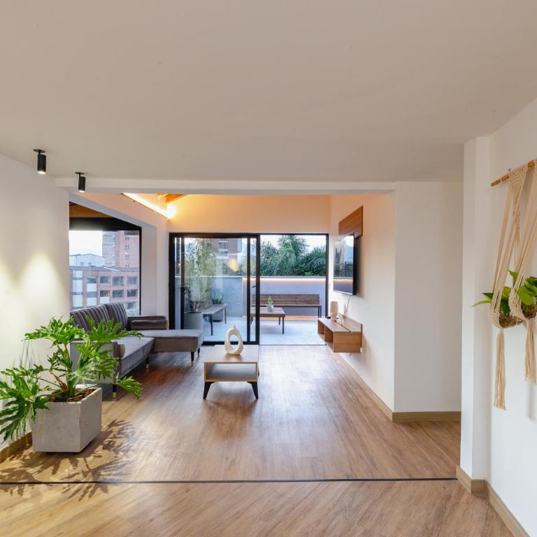 B3 4BR Poblado Penthouse wit AC and Jacuzzi - Apartment - 76