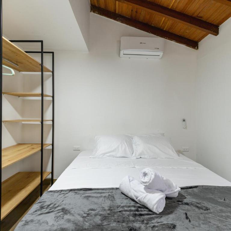 B3 4BR Poblado Penthouse wit AC and Jacuzzi - Apartment - 85