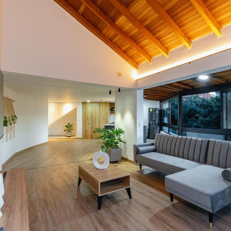 B3 4BR Poblado Penthouse wit AC and Jacuzzi - Apartment - 87