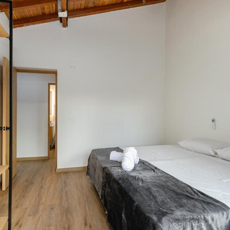 B3 4BR Poblado Penthouse wit AC and Jacuzzi - Apartment - 75