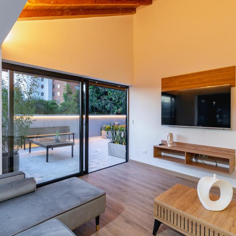 B3 4BR Poblado Penthouse wit AC and Jacuzzi - Apartment - 94