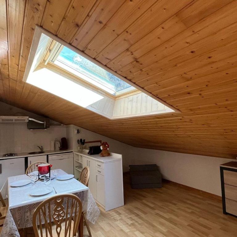 Appartement mansardé 2 pièces avec piscine et wifi - FR-1-629-124 - Apartment - 16