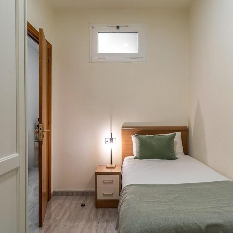 Canela Homes BARCELONA ARC DE TRIOMF - Three-Bedroom Apartment - 12