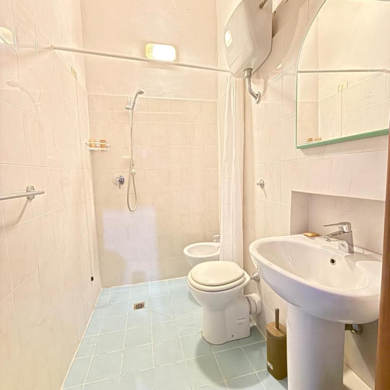 Hotel Montreal - Standard Double or Twin Room - Separate Building - 5