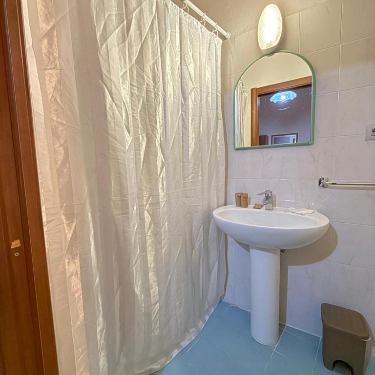 Hotel Montreal - Standard Double or Twin Room - Separate Building - 6