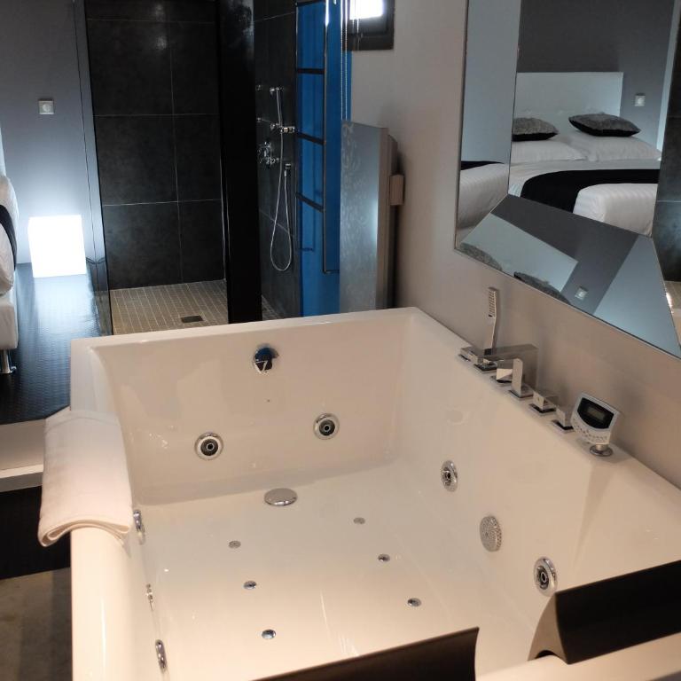 Be Loft B&B Pool & Spa - Chambre Double avec Baignoire Spa et Sauna - 11
