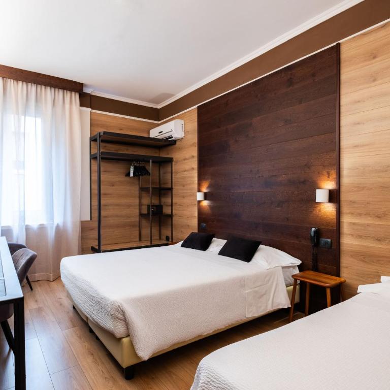 Hotel Italia - Camera Matrimoniale/Doppia con Letti Singoli con Letto Supplementare - 1