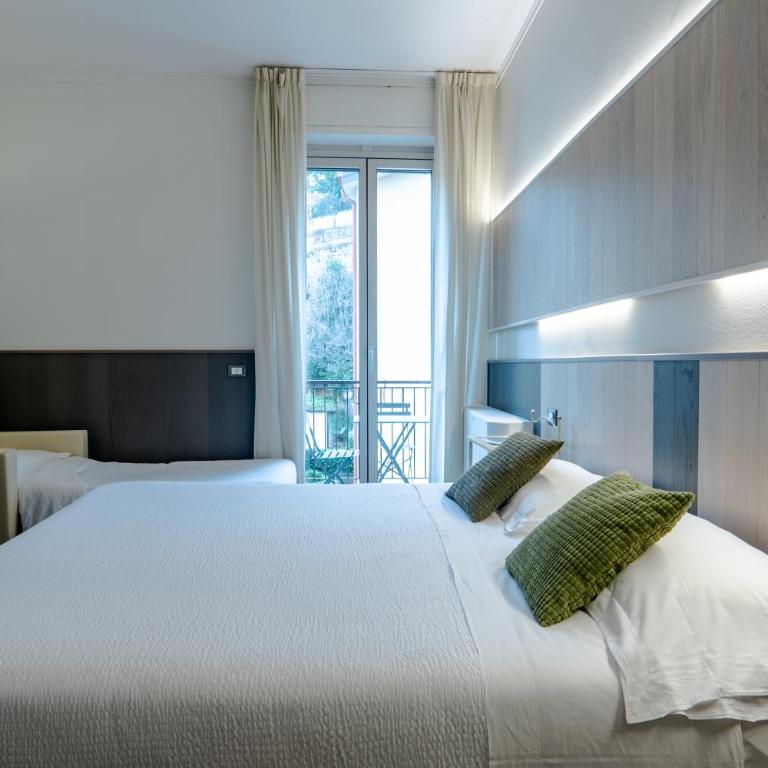 Hotel Italia - Camera Matrimoniale/Doppia con Letti Singoli con Letto Supplementare - 6