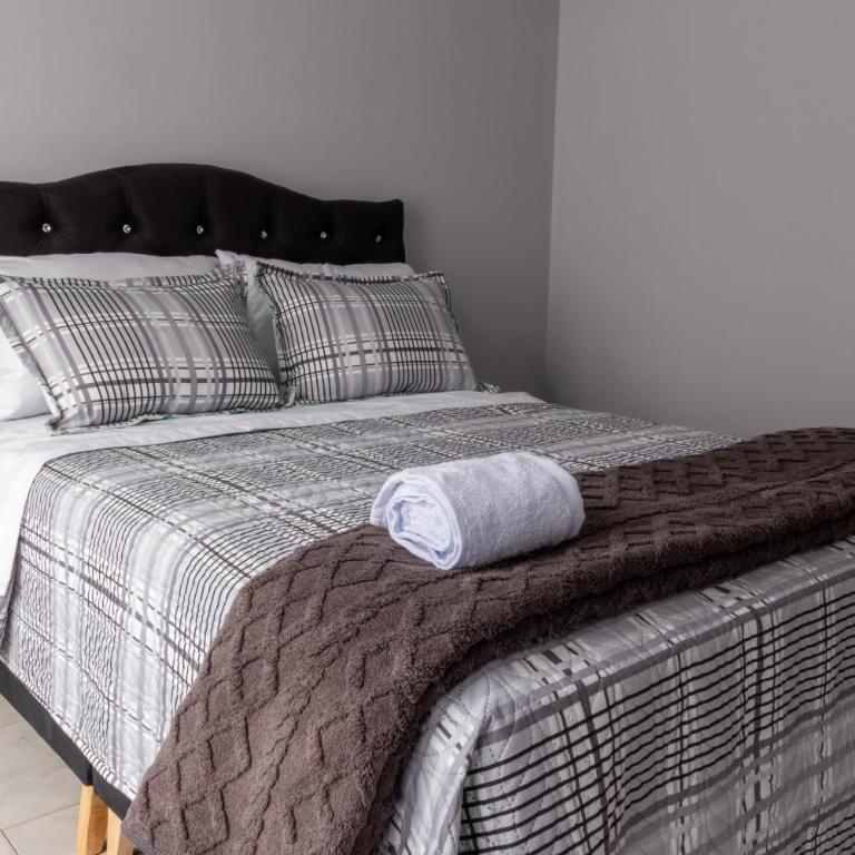 Habitación Privada en Kzona, Cerca al aeropuerto, Ideal para Escalas y Trámites - Habitación Doble - 6