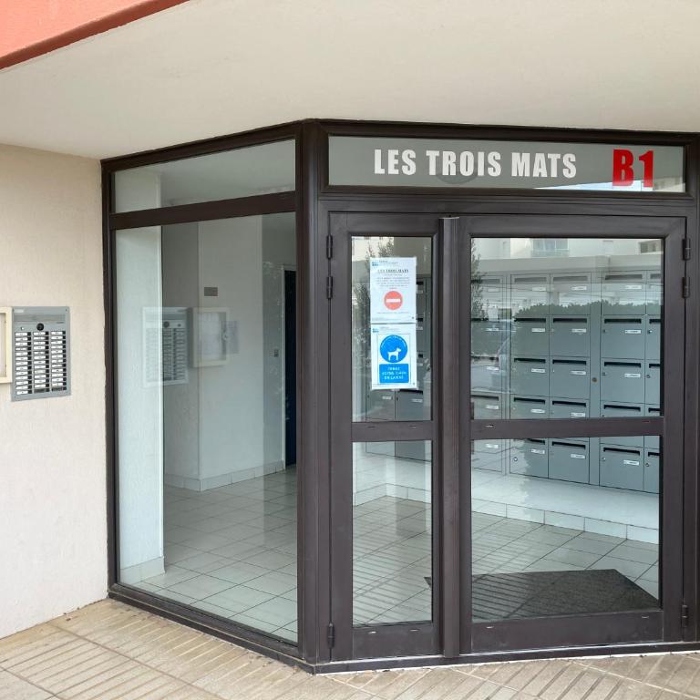 Studio cabine pied dans l eau climatisé, parking et wifi haut débit - Apartment - 13