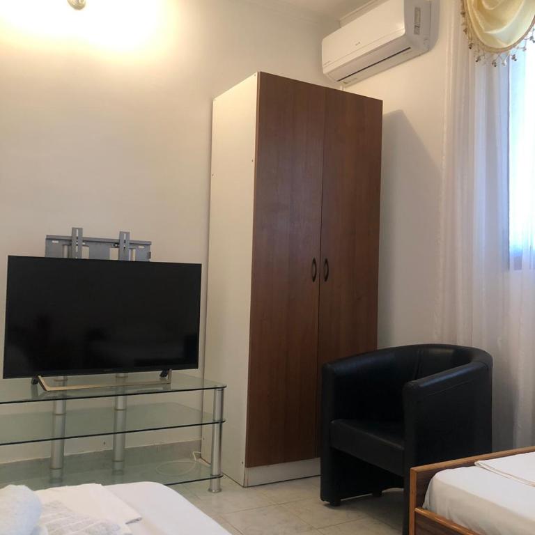 Apartmani Centar - Triple Room with Bathroom - 10