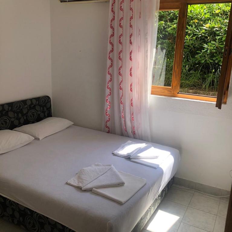 Apartmani Centar - Triple Room with Bathroom - 8