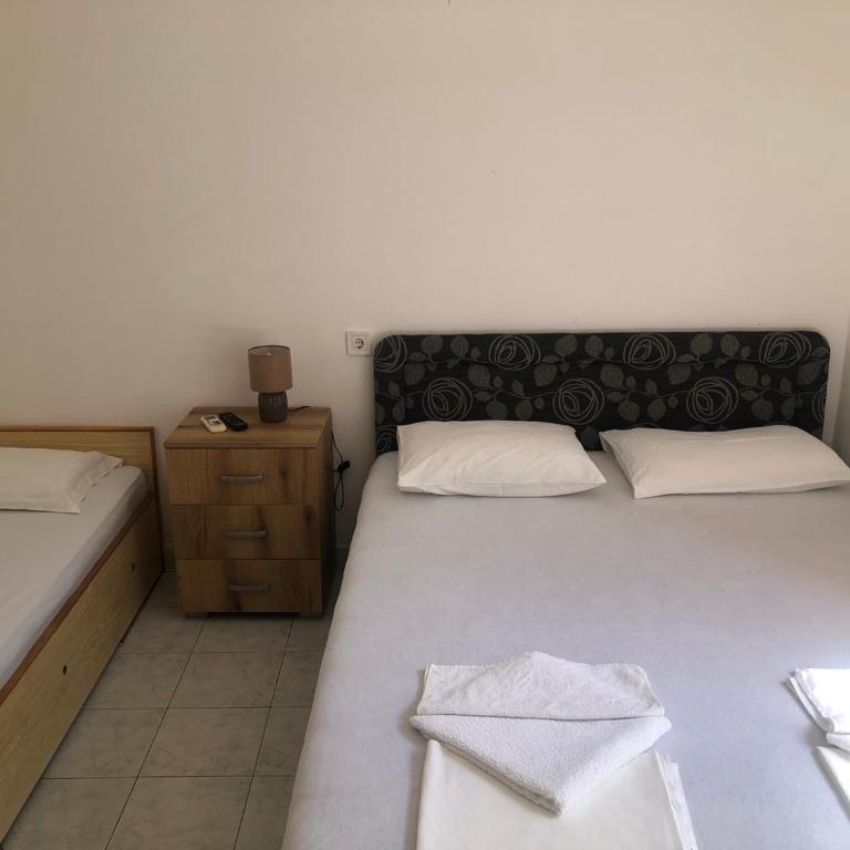 Apartmani Centar - Triple Room with Bathroom - 12