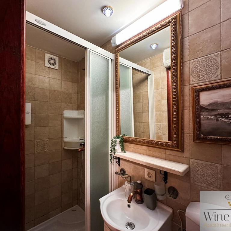 Apartments Wine House Old Town - Studio with Balcony - 11