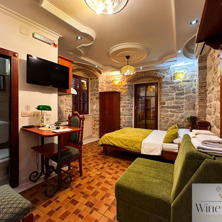 Apartments Wine House Old Town - Studio with Balcony - 15