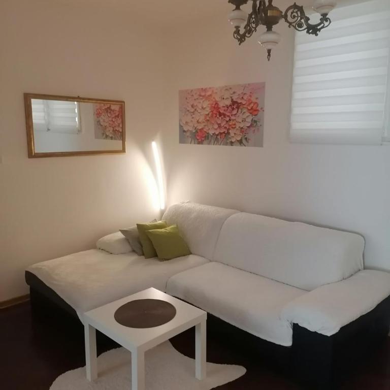 Hyde park apartments - Three-Bedroom Apartment - 1