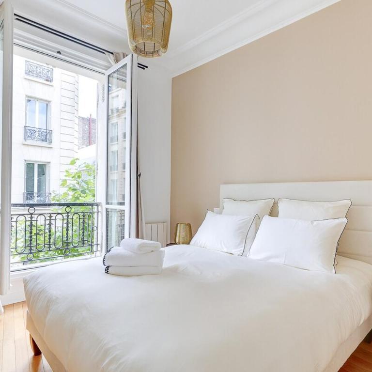 Le Marais Chic by Ecoflats - Three-Bedroom Apartment - 11
