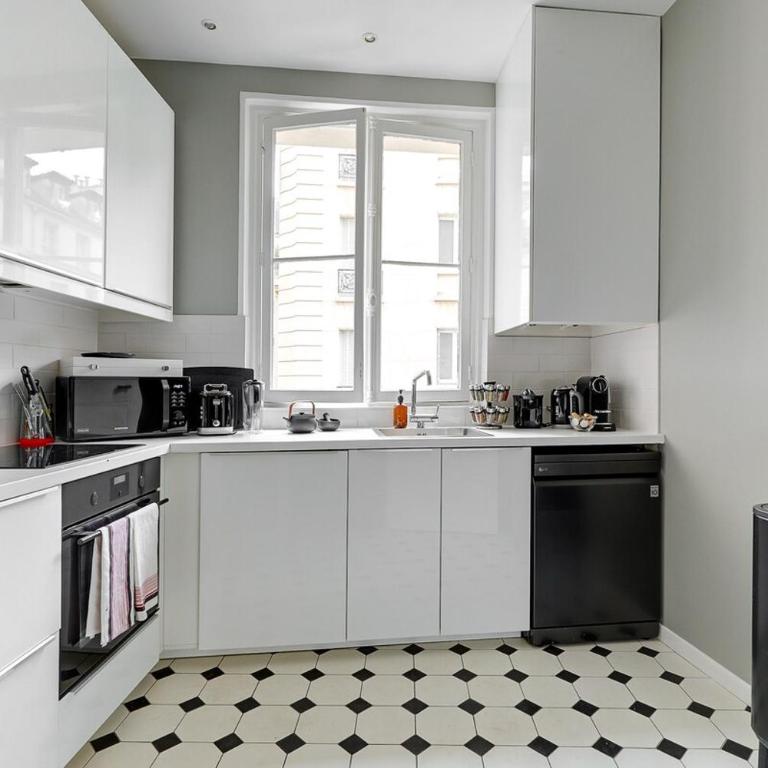 Le Marais Chic by Ecoflats - Three-Bedroom Apartment - 18
