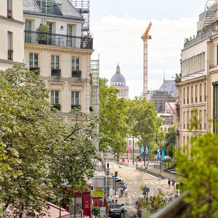 Le Marais Chic by Ecoflats - Three-Bedroom Apartment - 25