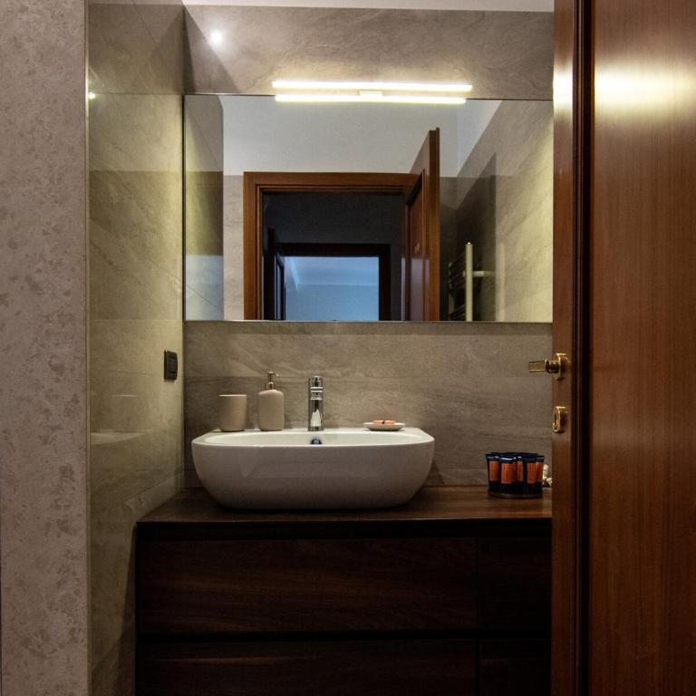 LiFe Home - New Apartment EUR Torrino - Appartamento con 1 Camera da Letto - 54
