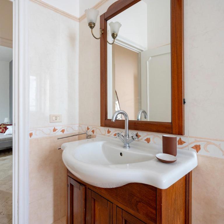 Sveva City Suite - Appartamento con 2 Camere da Letto e Balcone - 15