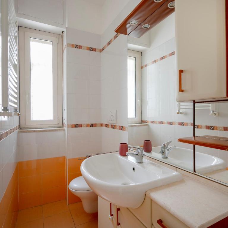 Sveva City Suite - Appartamento con 2 Camere da Letto e Balcone - 17