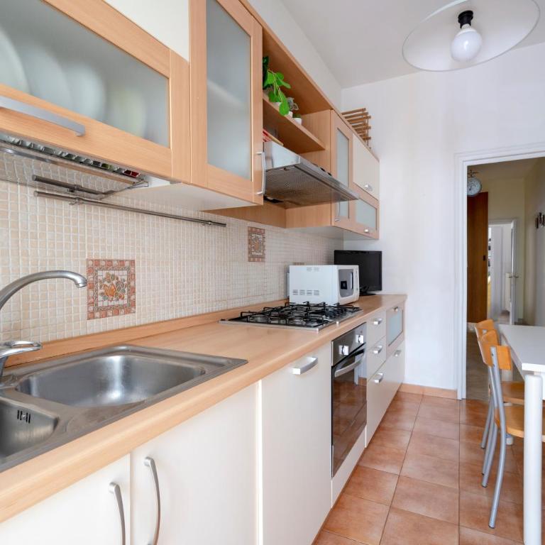 Sveva City Suite - Appartamento con 2 Camere da Letto e Balcone - 6
