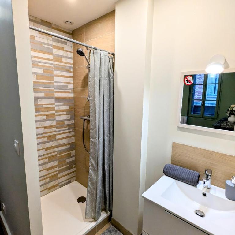 Le Bourgogne - Chambres privées cosy et rénovées avec douche - Centre historique - Habitación Doble con aseo compartido - 2