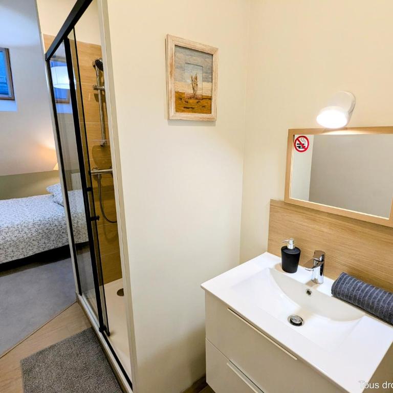 Le Bourgogne - Chambres privées cosy et rénovées avec douche - Centre historique - Habitación Doble con baño privado - 2