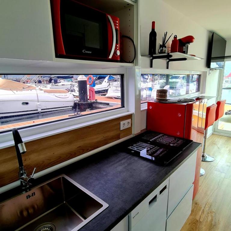 Barco-Apartamento en el Náutico de Vigo - Casa Móvil - 81