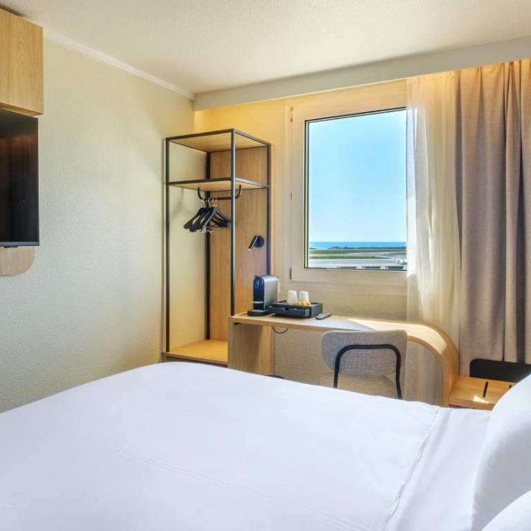 Campanile PRIME - Nice Airport - Chambre Lit King-Size Supérieure - 5