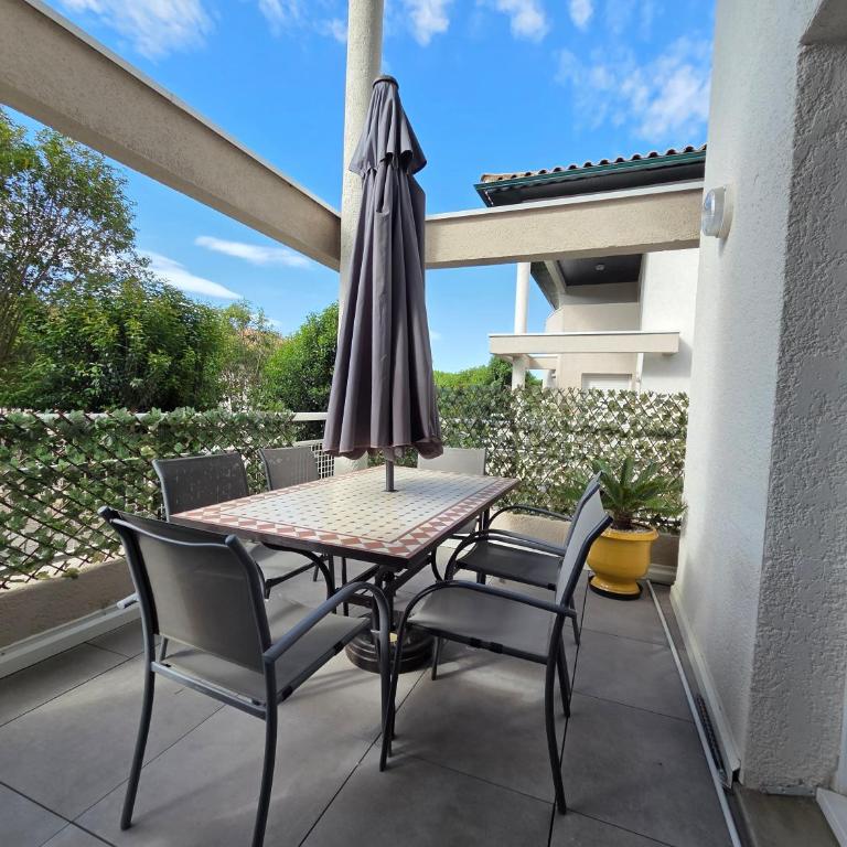 Gîte classé 3 étoiles dans résidence standing avec - Piscine Clim Parking Wifi Prêt Vélos - Ménage et linge non inclus - Apartment with Terrace - 5