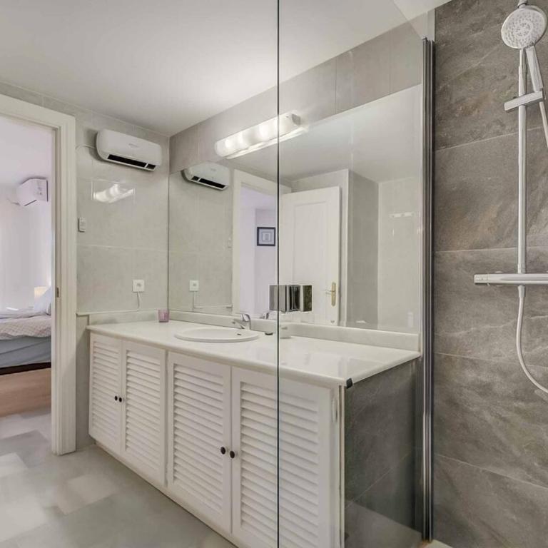 134 - Stylish Modern Apartment with Pool, Mijas - Apartamento de 2 dormitorios - 31