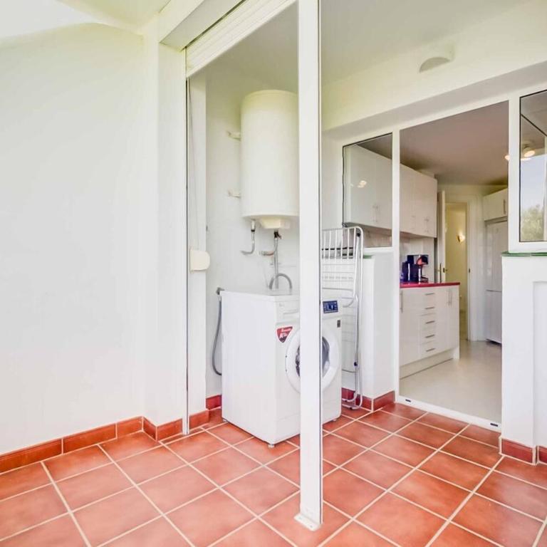134 - Stylish Modern Apartment with Pool, Mijas - Apartamento de 2 dormitorios - 20