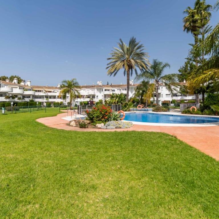 134 - Stylish Modern Apartment with Pool, Mijas - Apartamento de 2 dormitorios - 61
