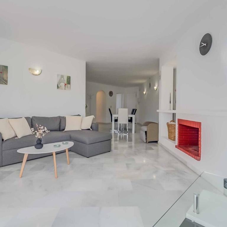 134 - Stylish Modern Apartment with Pool, Mijas - Apartamento de 2 dormitorios - 8