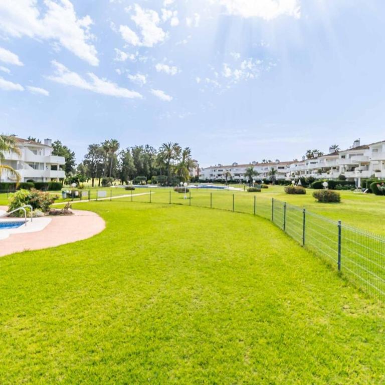 134 - Stylish Modern Apartment with Pool, Mijas - Apartamento de 2 dormitorios - 69