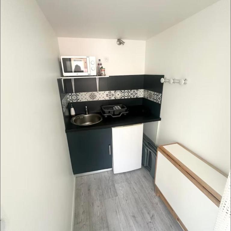 Studio mezzanine proche métro A - Appartement 1 Chambre - 6