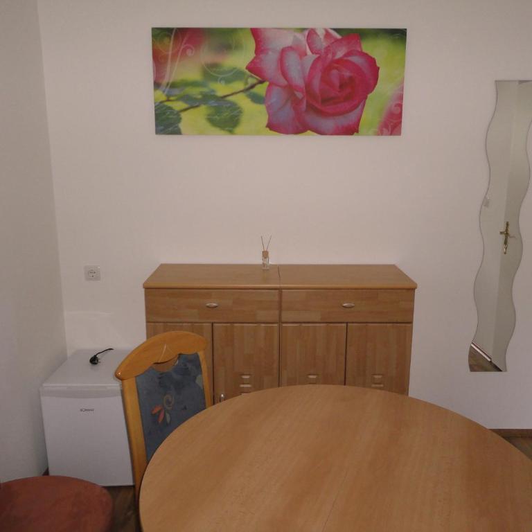 Rentcenter79 - Quadruple Room with Shared Bathroom - 10