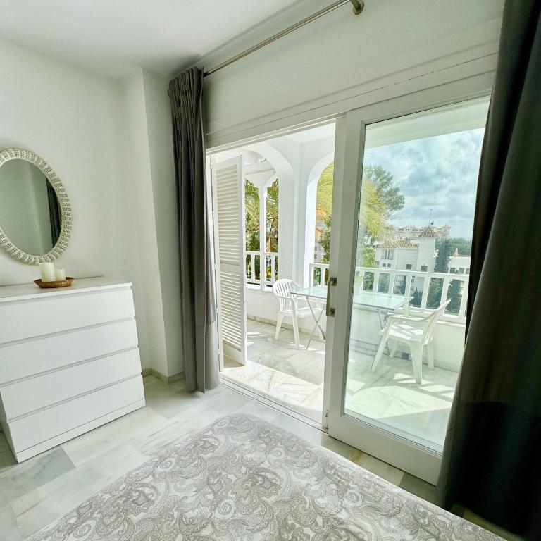 Amplio y luminoso apartamento en puerto banus - Apartamento - 18