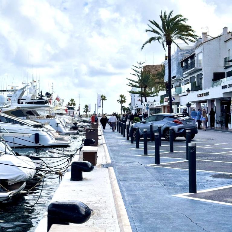 Amplio y luminoso apartamento en puerto banus - Apartamento - 32