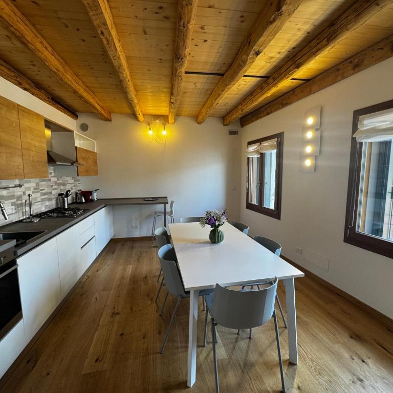 Palazzo Margherita - Appartamento con 2 Camere da Letto - 2