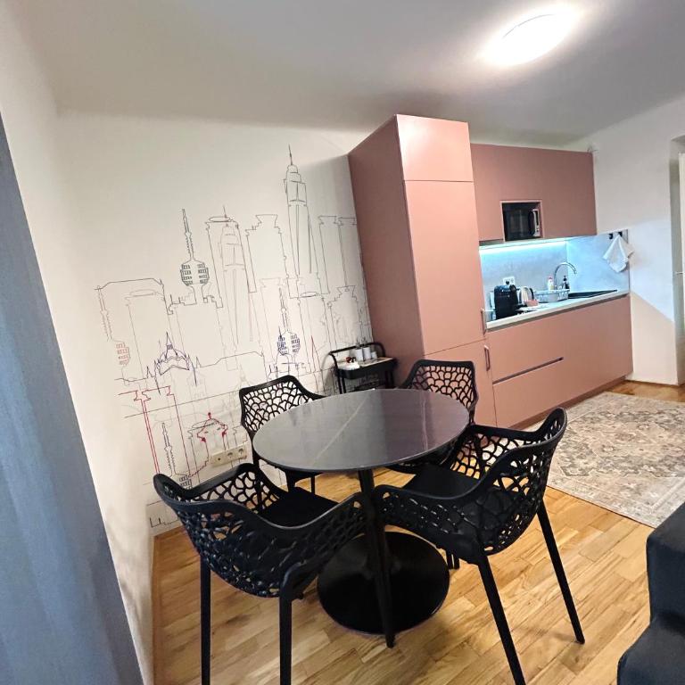 CityTales - Sarajevo Center Apartments - Free Parking - 1 Apartment with one Bedroom & 1 Deluxe Studio Apartment - One-Bedroom Apartment with Garden View - 7