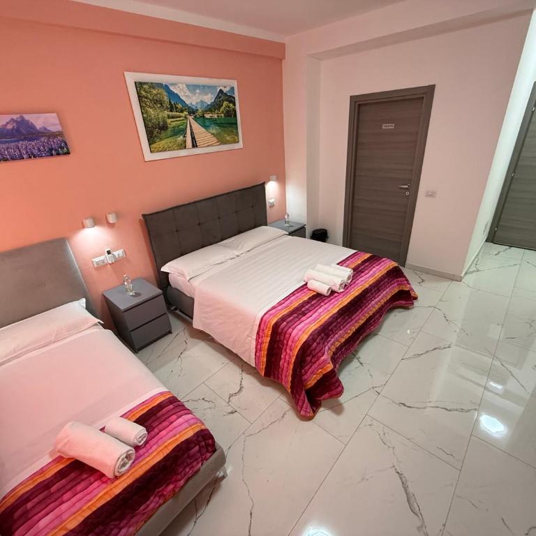 Luna Guest House - Camera Tripla Luxury - 4